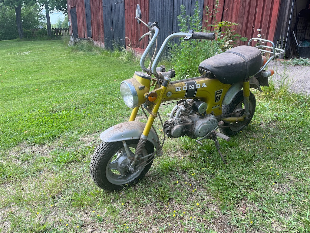 HONDA ST 70 - Motocyclette: photos 1 HONDA ST 70 - Motocyclette: photos 1
