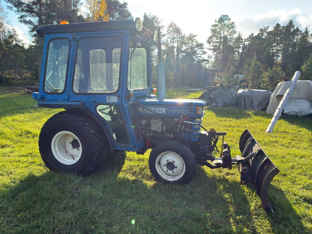 ISEKI 2220 - Tracteur agricole: photos 4 ISEKI 2220 - Tracteur agricole: photos 4
