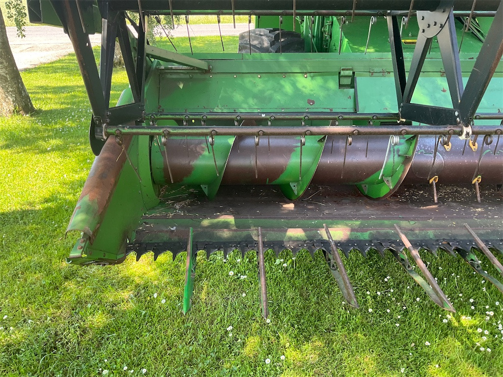 John Deere 1052 - Moissonneuse-batteuse: photos 5 John Deere 1052 - Moissonneuse-batteuse: photos 5