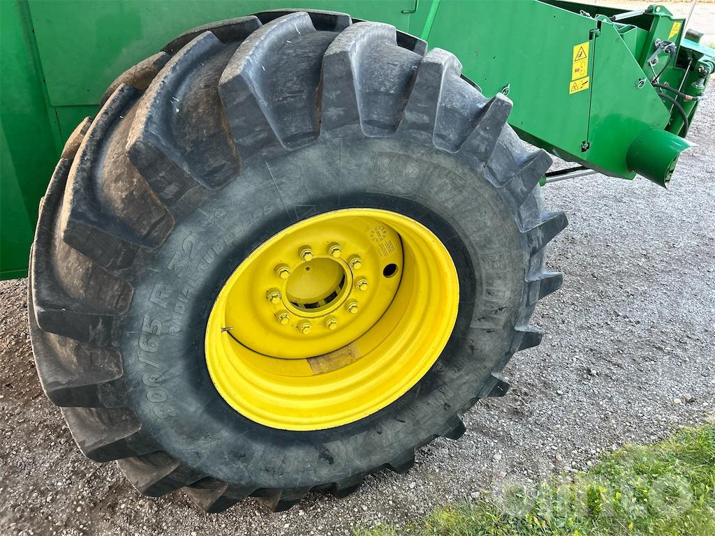 Moissonneuse-batteuse John Deere T 560 HM (2010): photos 42 Moissonneuse-batteuse John Deere T 560 HM (2010): photos 42