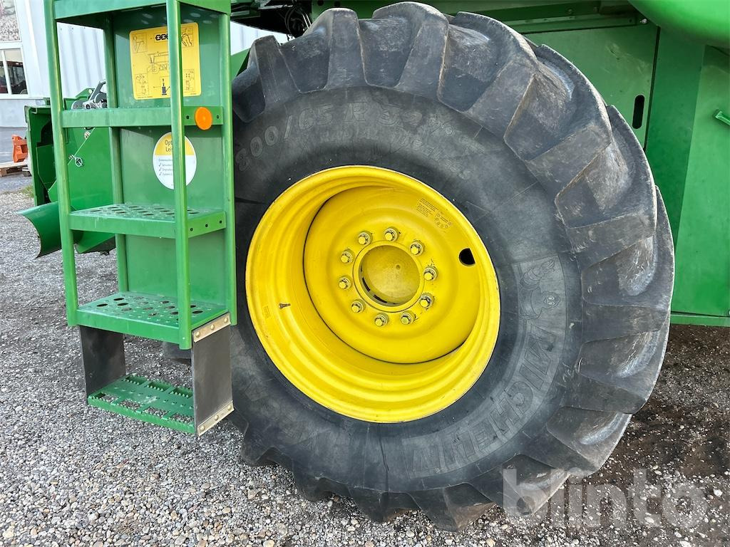 Moissonneuse-batteuse John Deere T 560 HM (2010): photos 15 Moissonneuse-batteuse John Deere T 560 HM (2010): photos 15