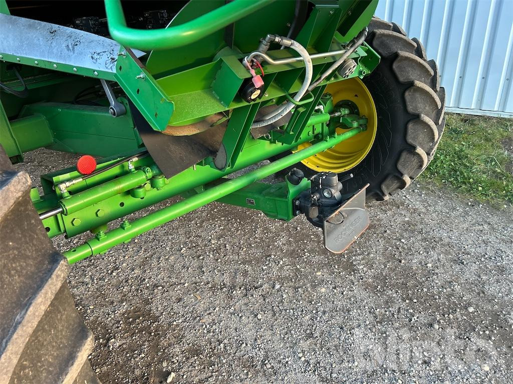 Moissonneuse-batteuse John Deere T 560 HM (2010): photos 22 Moissonneuse-batteuse John Deere T 560 HM (2010): photos 22