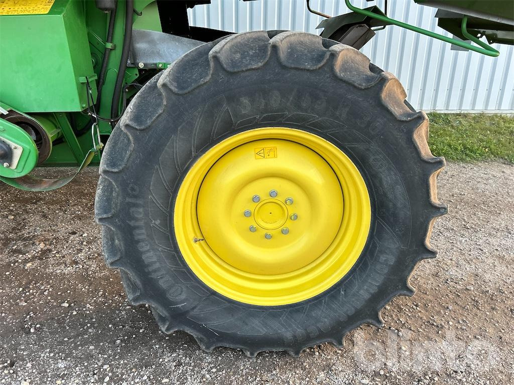 Moissonneuse-batteuse John Deere T 560 HM (2010): photos 17 Moissonneuse-batteuse John Deere T 560 HM (2010): photos 17