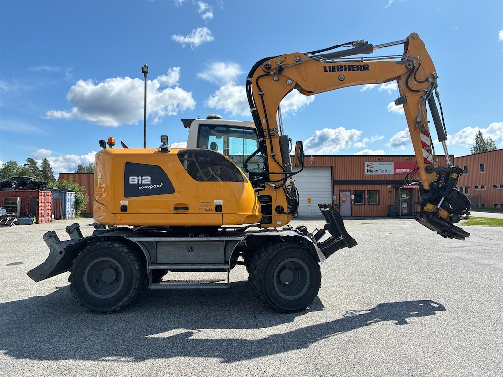 Liebherr 912 Compact - Pelle sur pneus: photos 4 Liebherr 912 Compact - Pelle sur pneus: photos 4