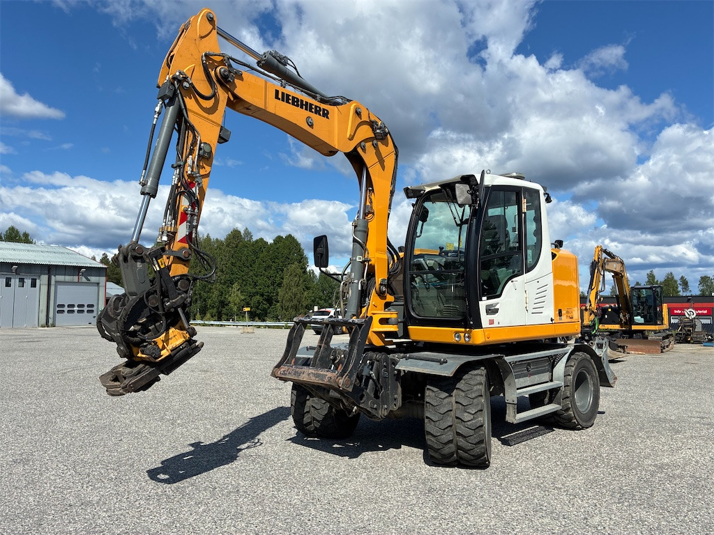 Liebherr 912 Compact - Pelle sur pneus: photos 1 Liebherr 912 Compact - Pelle sur pneus: photos 1
