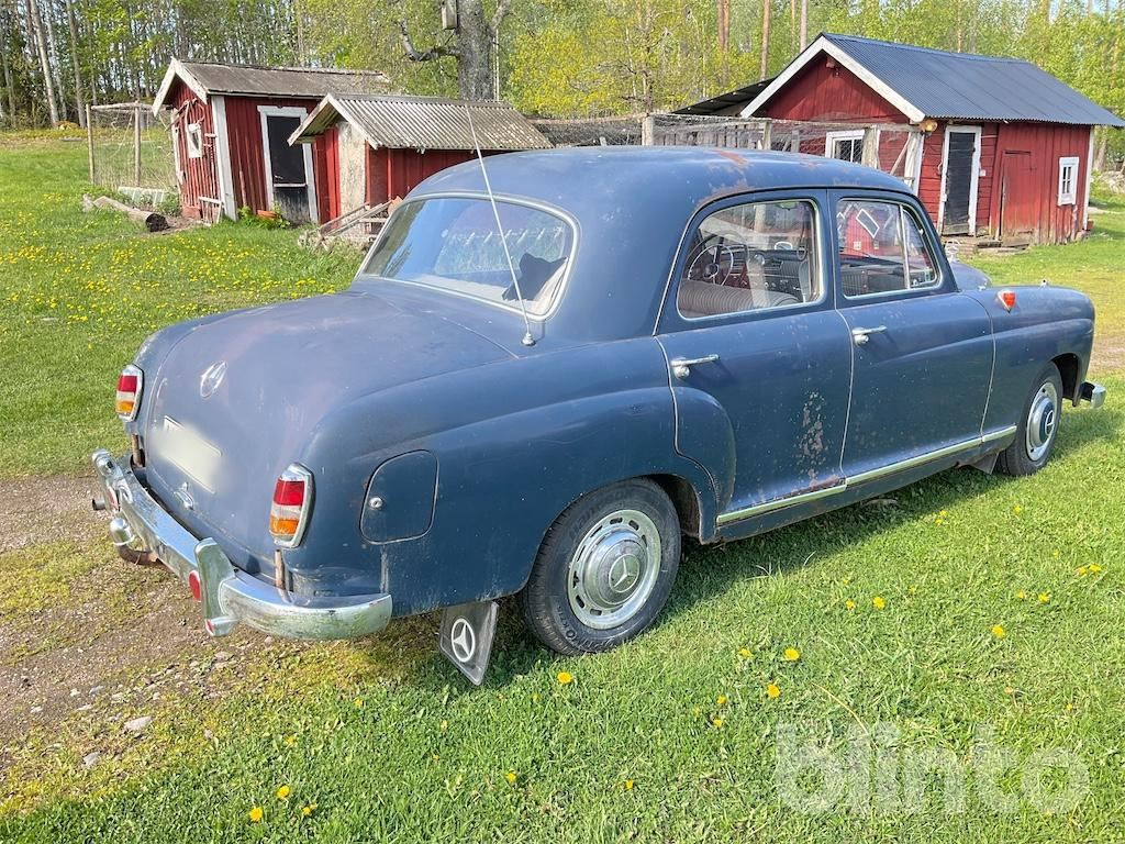 MERCEDES BENZ 180 4 D - Voiture: photos 2 MERCEDES BENZ 180 4 D - Voiture: photos 2
