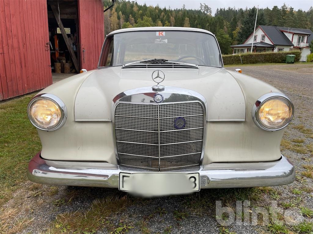MERCEDES-BENZ 190 D C - Voiture: photos 2 MERCEDES-BENZ 190 D C - Voiture: photos 2