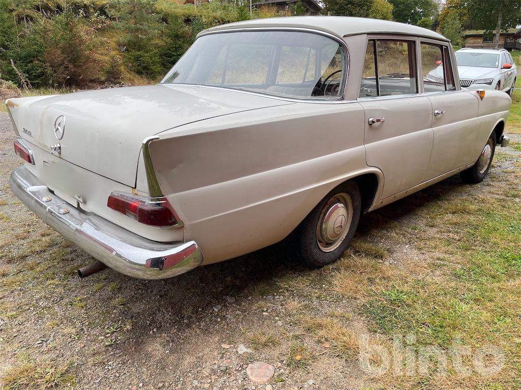 MERCEDES-BENZ 190 D C - Voiture: photos 5 MERCEDES-BENZ 190 D C - Voiture: photos 5