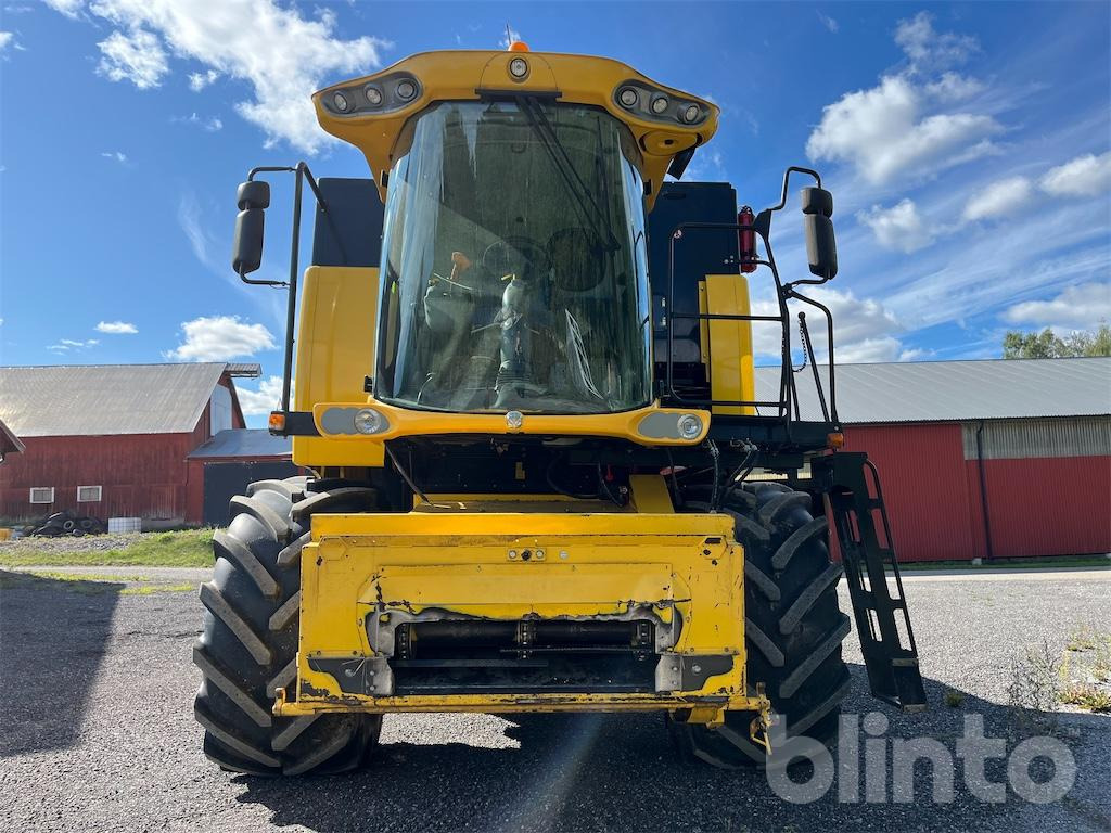 NewHolland CSX7040 20fot - Moissonneuse-batteuse: photos 2 NewHolland CSX7040 20fot - Moissonneuse-batteuse: photos 2