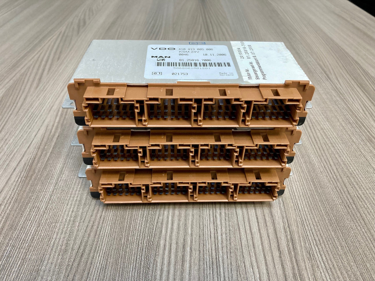 CENTRALINA KSM - MAN 81258167006 / 81258167010 - VDO 410 413 005 006 - Bloc de gestion: photos 4 CENTRALINA KSM - MAN 81258167006 / 81258167010 - VDO 410 413 005 006 - Bloc de gestion: photos 4