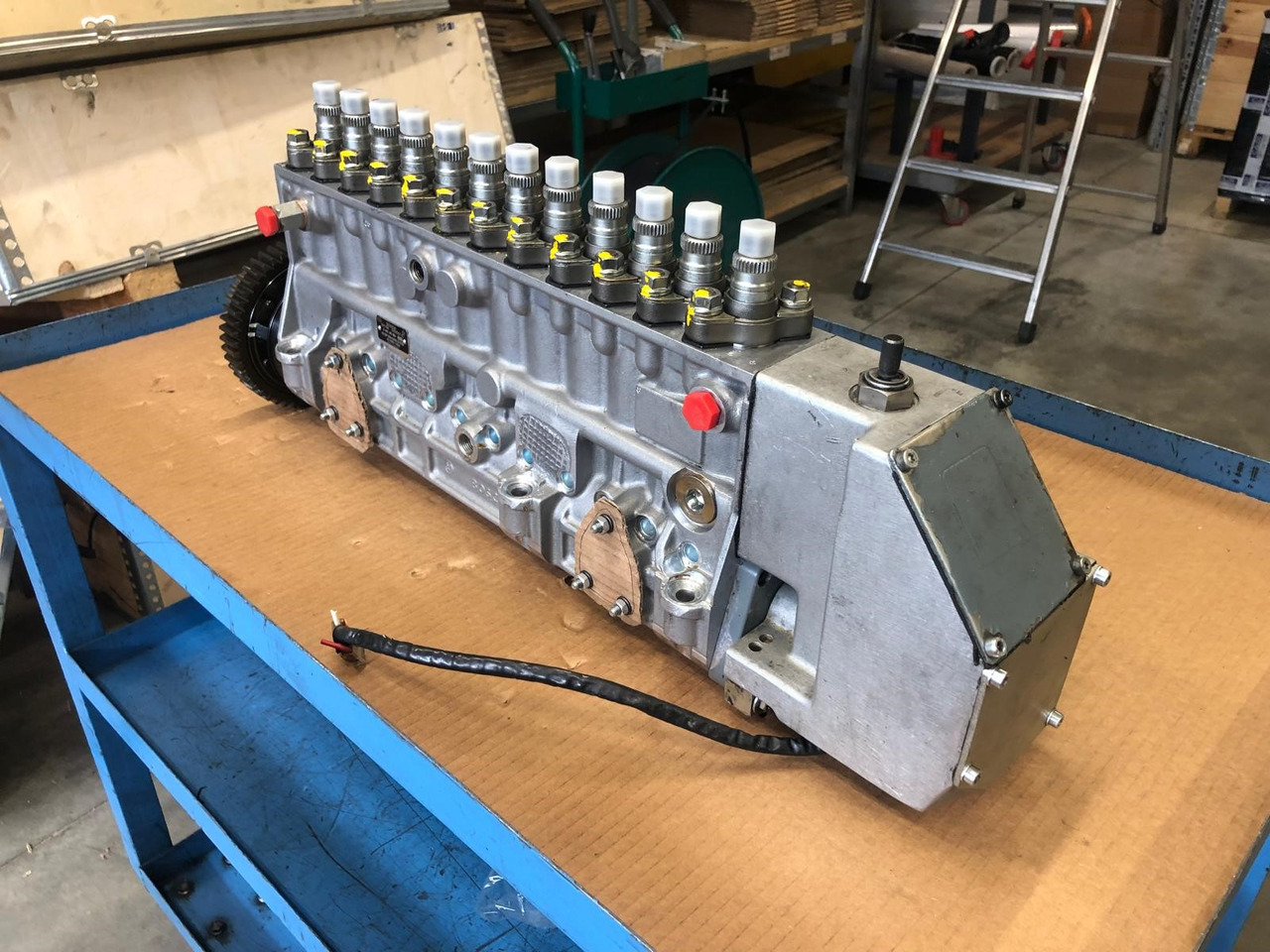 POMPA INIEZIONE MOTORE MAN D2842 - Pompe à carburant: photos 3 POMPA INIEZIONE MOTORE MAN D2842 - Pompe à carburant: photos 3