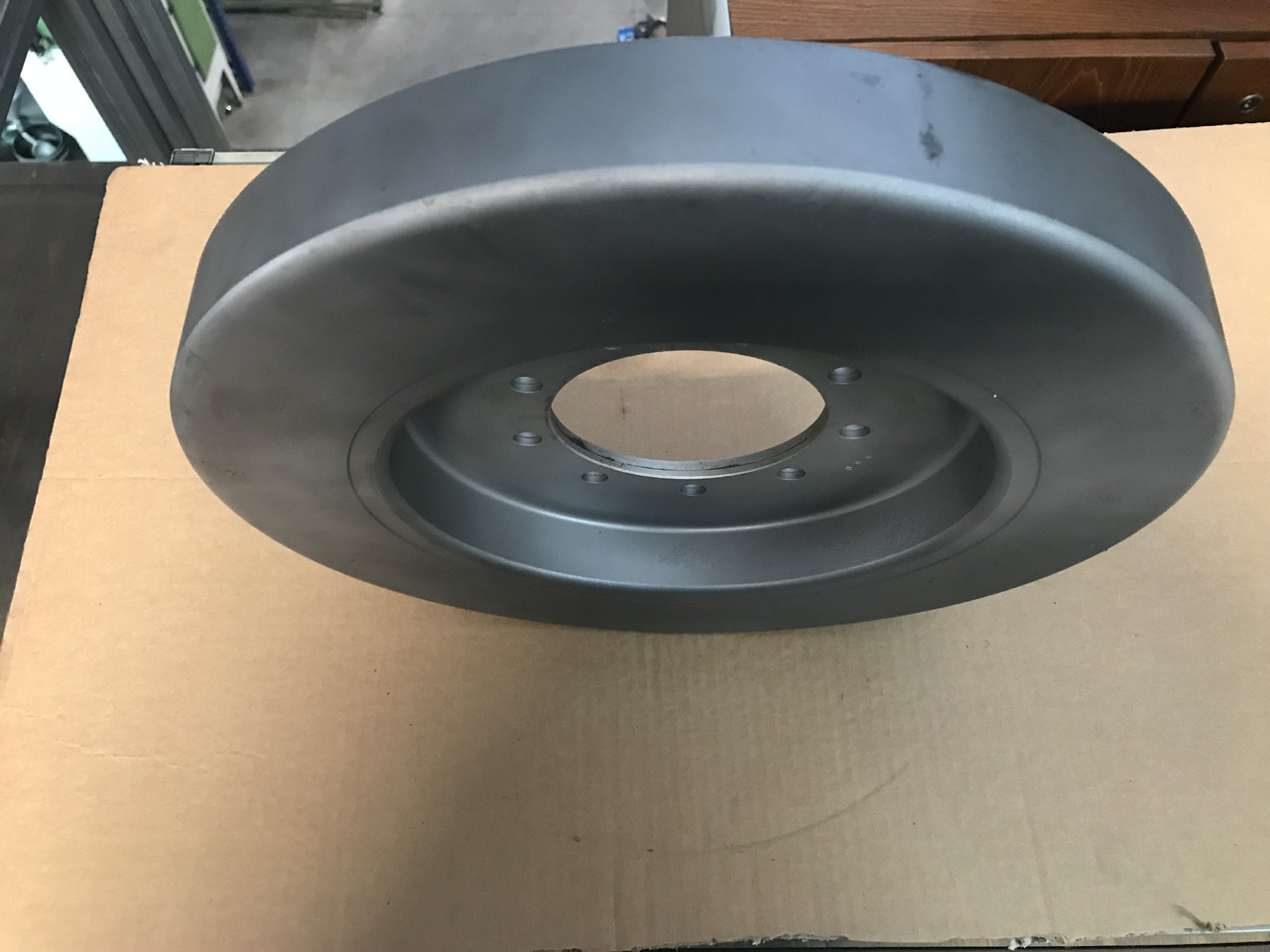 SMORZATORE VIBRAZIONI ALBERO A GOMITI MOTORE MAN D2066 / D2676 - Moteur et pièces pour Camion: photos 3 SMORZATORE VIBRAZIONI ALBERO A GOMITI MOTORE MAN D2066 / D2676 - Moteur et pièces pour Camion: photos 3