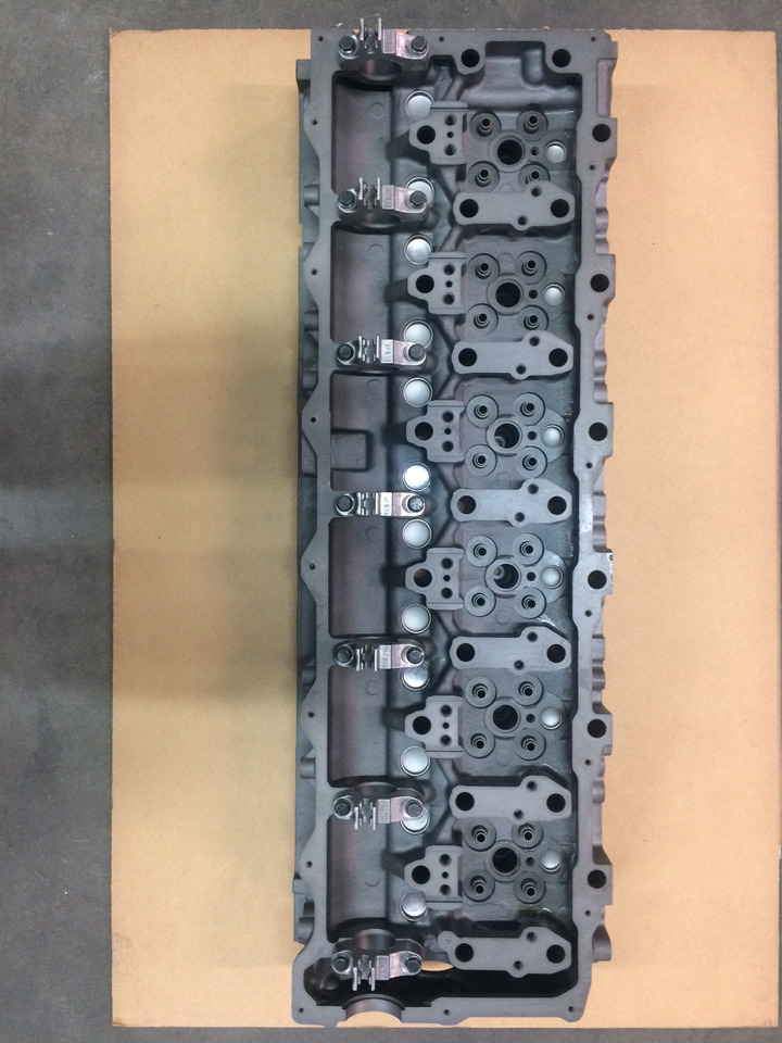 TESTATE MOTORI MAN D2066 - D2676 - NUDE / COMPLETE DI VALVOLE - Culasse pour Camion: photos 2 TESTATE MOTORI MAN D2066 - D2676 - NUDE / COMPLETE DI VALVOLE - Culasse pour Camion: photos 2