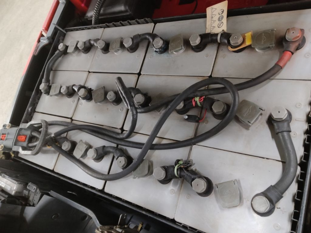 Linde E15 - Chariot élévateur électrique: photos 5 Linde E15 - Chariot élévateur électrique: photos 5