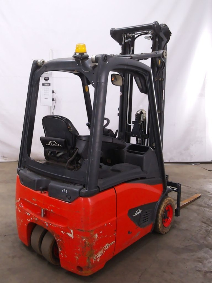 Linde E15 - Chariot élévateur électrique: photos 3 Linde E15 - Chariot élévateur électrique: photos 3