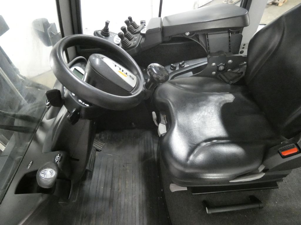 Still RX70-80/900 - Chariot élévateur diesel: photos 3 Still RX70-80/900 - Chariot élévateur diesel: photos 3