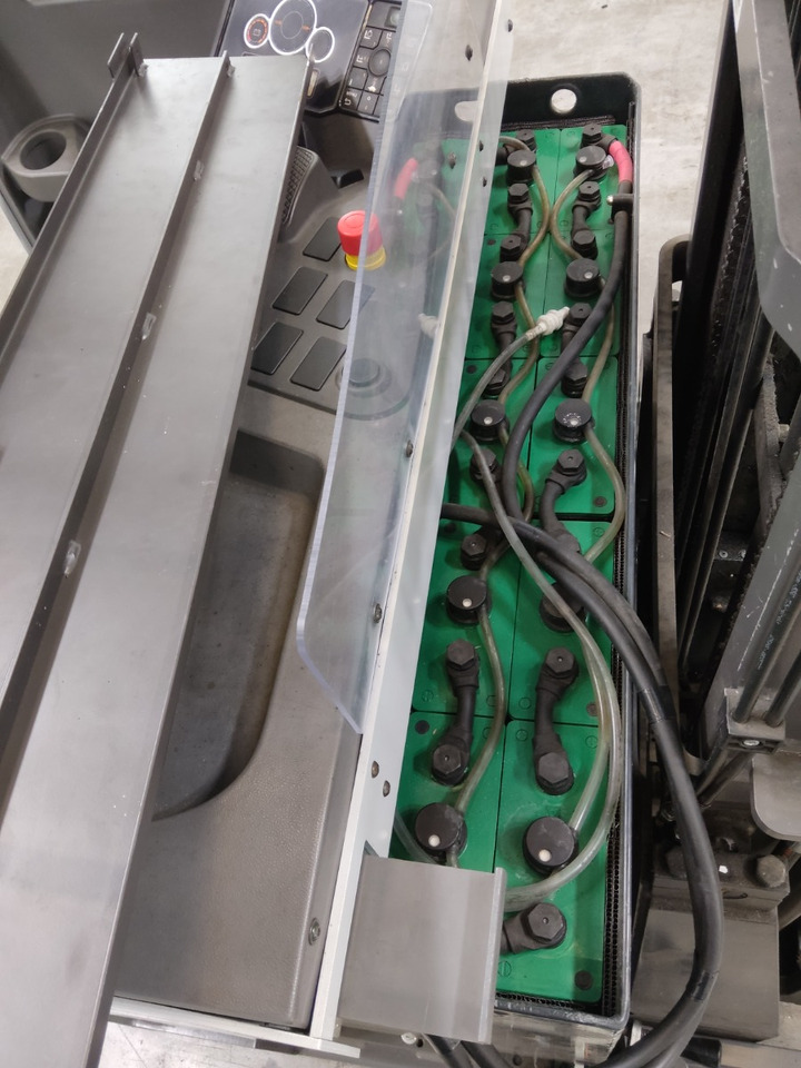 UniCarriers ULS140DTFVXE675 - Chariot à mât rétractable: photos 4 UniCarriers ULS140DTFVXE675 - Chariot à mât rétractable: photos 4