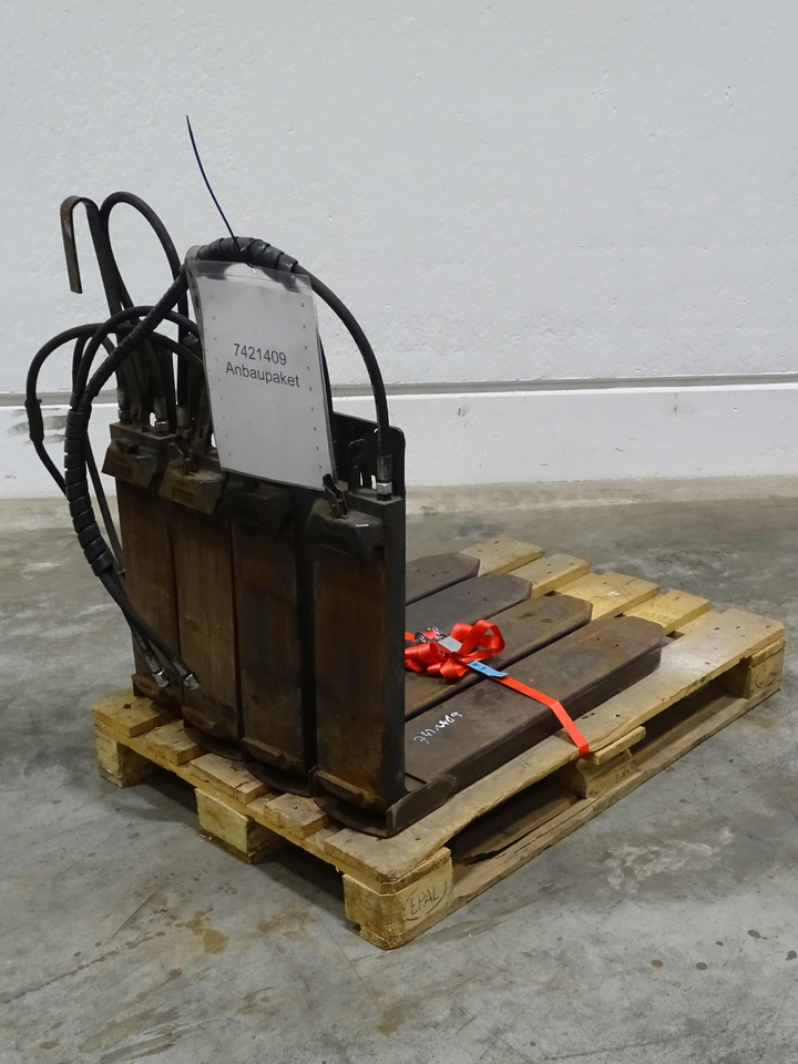 Weitere 2XANBAUGERÄTE - Fourches: photos 2 Weitere 2XANBAUGERÄTE - Fourches: photos 2