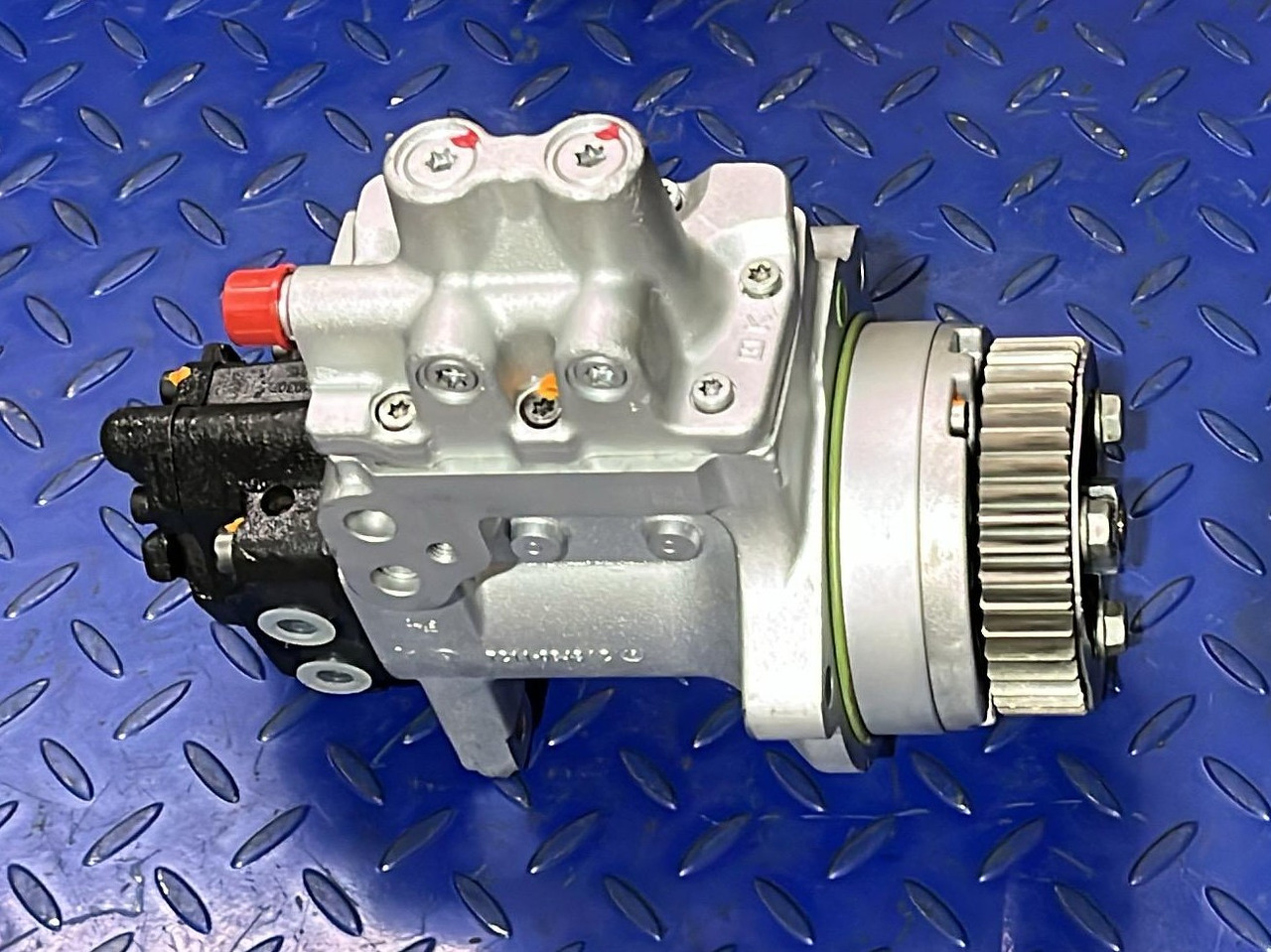 Mercedes Atego OM934 Euro 6 High Pressure Pump OM934 - Pompe à carburant pour Camion: photos 1 Mercedes Atego OM934 Euro 6 High Pressure Pump OM934 - Pompe à carburant pour Camion: photos 1