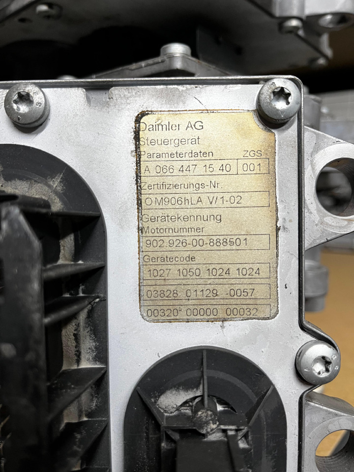 Mercedes ECU PLD OM906 - Bloc de gestion: photos 3 Mercedes ECU PLD OM906 - Bloc de gestion: photos 3