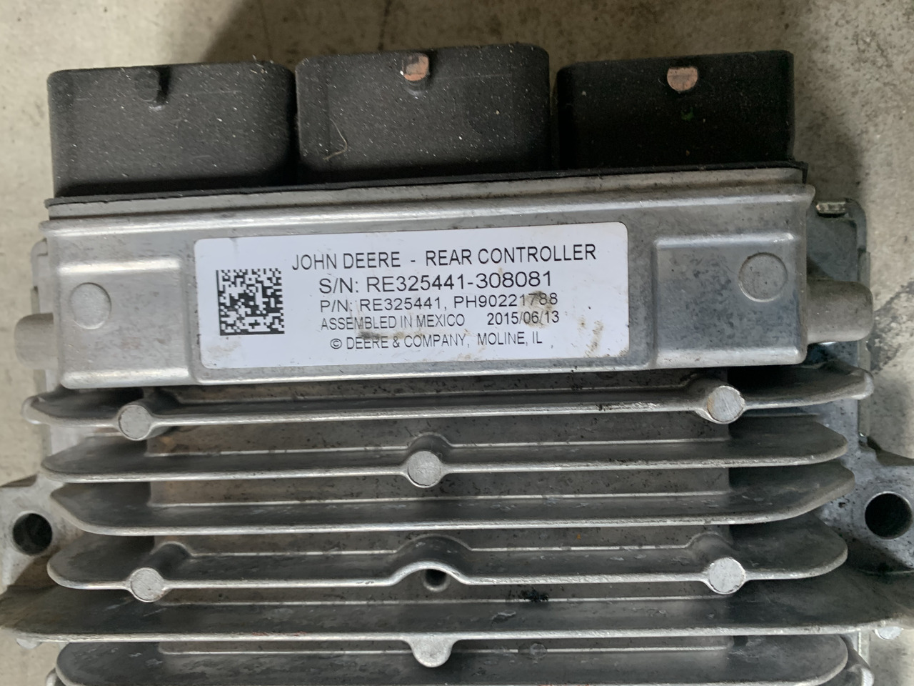 John Deere Rear Controller RE325441 - Pièces de rechange pour Camion: photos 2 John Deere Rear Controller RE325441 - Pièces de rechange pour Camion: photos 2