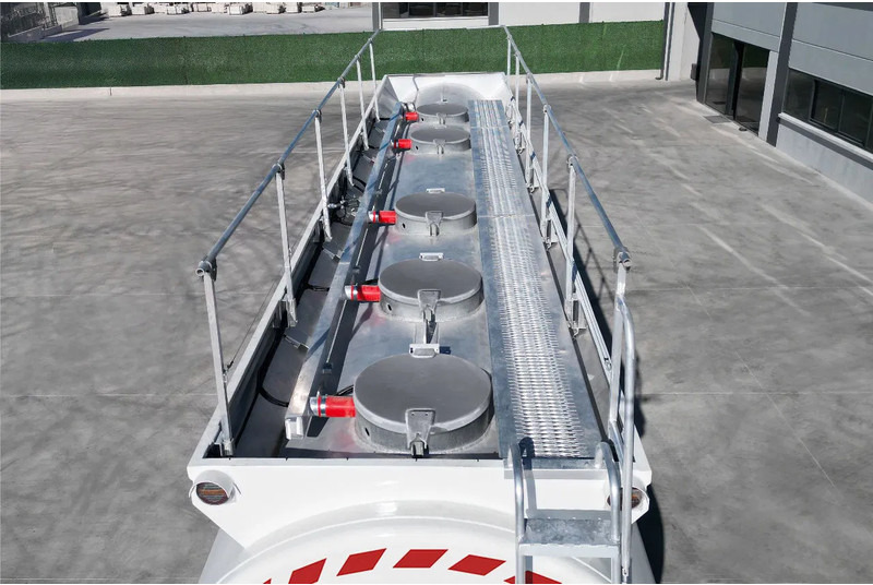 Diversen EFEMMAK Fuel tank semi-trailer 36.000 liter ADR - Semi-remorque citerne: photos 5 Diversen EFEMMAK Fuel tank semi-trailer 36.000 liter ADR - Semi-remorque citerne: photos 5