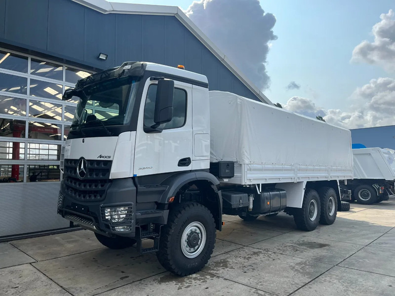 Mercedes-Benz Arocs 3340 A 6x6 Cargo Truck - Camion à rideaux coulissants: photos 1 Mercedes-Benz Arocs 3340 A 6x6 Cargo Truck - Camion à rideaux coulissants: photos 1