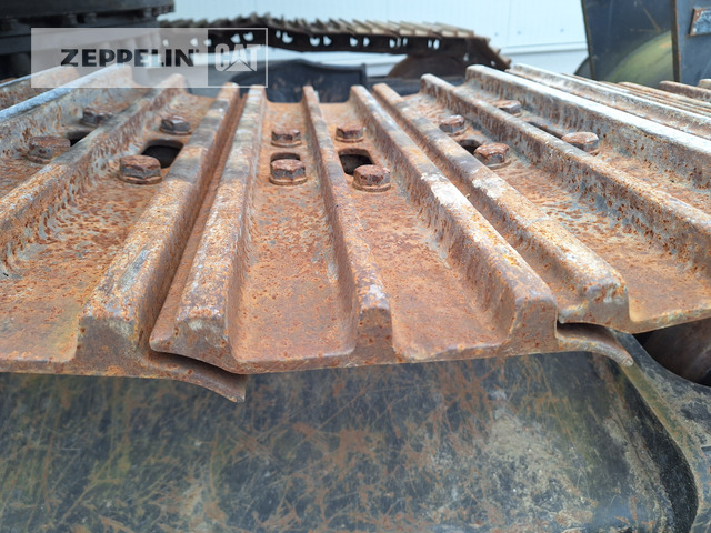 Pelle sur chenille Cat 320GC: photos 14