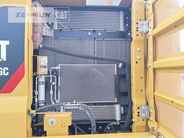 Pelle sur chenille Cat 320GC: photos 31