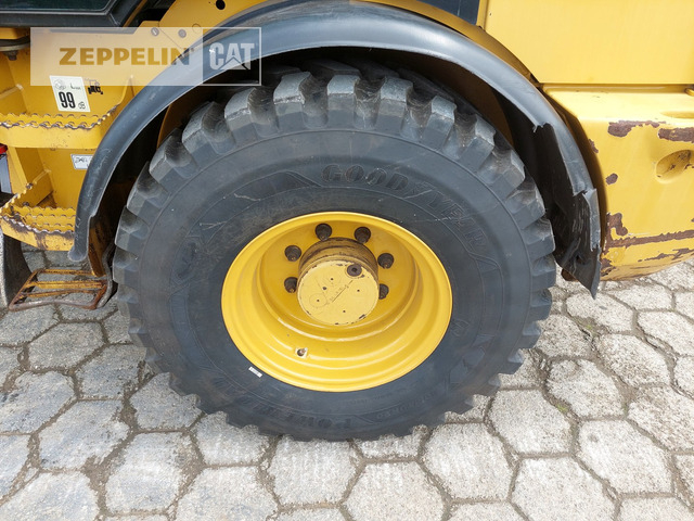 Chargeuse sur pneus Cat 908M: photos 15 Chargeuse sur pneus Cat 908M: photos 15