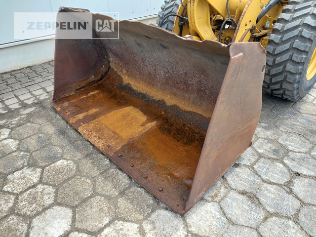 Chargeuse sur pneus Cat 908M: photos 12 Chargeuse sur pneus Cat 908M: photos 12