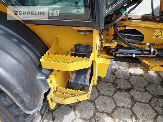 Chargeuse sur pneus Cat 908M: photos 30 Chargeuse sur pneus Cat 908M: photos 30