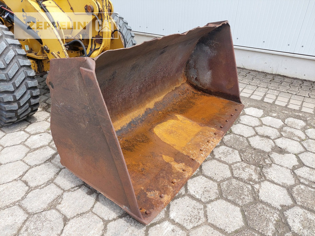 Chargeuse sur pneus Cat 908M: photos 7 Chargeuse sur pneus Cat 908M: photos 7