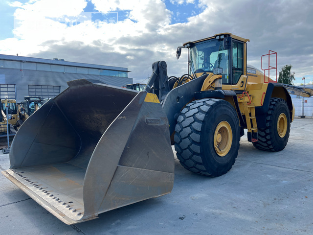 Volvo L220H - Chargeuse sur pneus: photos 1 Volvo L220H - Chargeuse sur pneus: photos 1