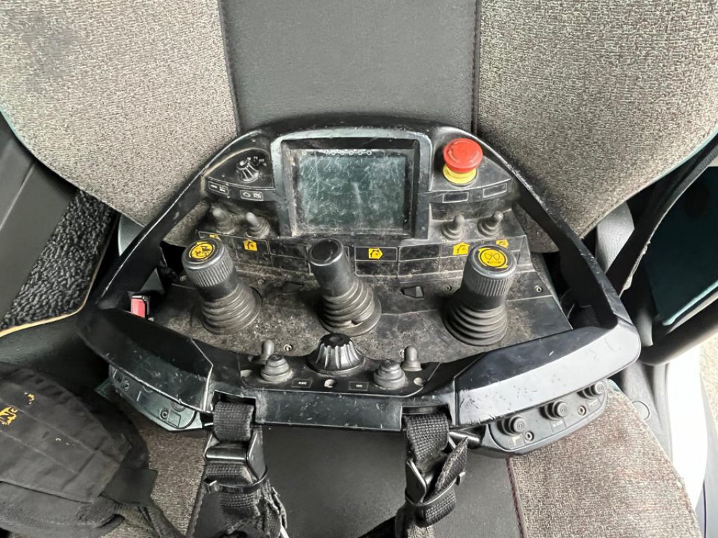 VOLVO (S) Truck FM 420 6x2 Pritsche Heckkran 27m t,Funk,Jib ,E6 - Camion plateau, Camion grue: photos 2 VOLVO (S) Truck FM 420 6x2 Pritsche Heckkran 27m t,Funk,Jib ,E6 - Camion plateau, Camion grue: photos 2