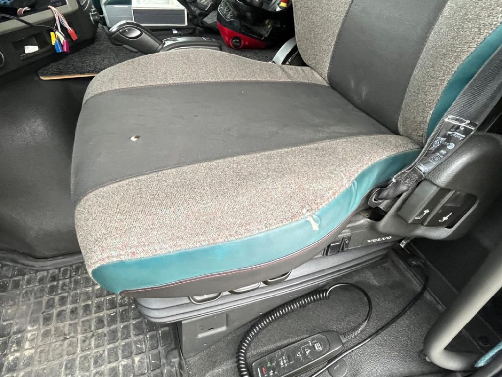 VOLVO (S) Truck FM 420 6x2 Pritsche Heckkran 27m t,Funk,Jib ,E6 - Camion plateau, Camion grue: photos 4 VOLVO (S) Truck FM 420 6x2 Pritsche Heckkran 27m t,Funk,Jib ,E6 - Camion plateau, Camion grue: photos 4