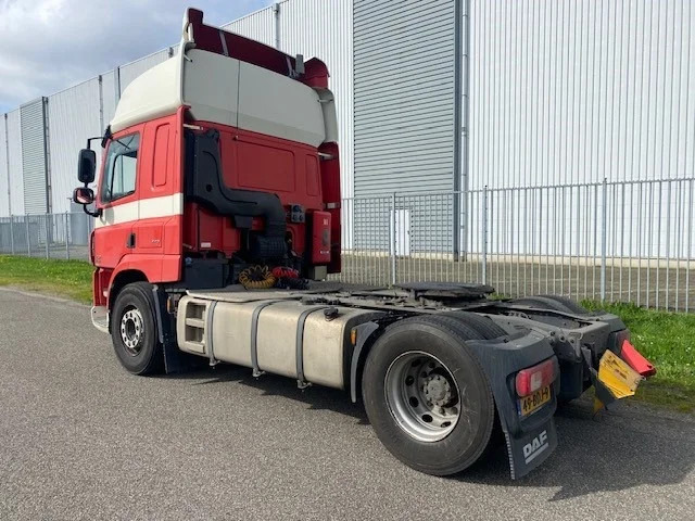 DAF CF 370 spacecab skylights - Tracteur routier: photos 3 DAF CF 370 spacecab skylights - Tracteur routier: photos 3