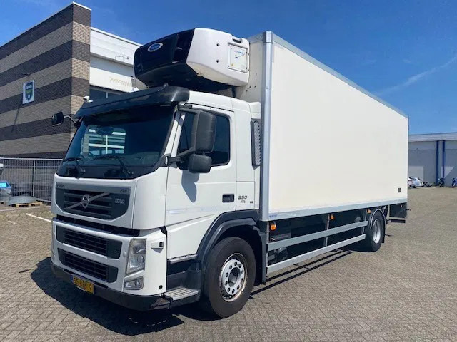 Volvo FM 330 2 temp koelvriesbak , 760 lang, 2 comp, carrier koeler, D"hollandia klep - Camion frigorifique: photos 1 Volvo FM 330 2 temp koelvriesbak , 760 lang, 2 comp, carrier koeler, D"hollandia klep - Camion frigorifique: photos 1