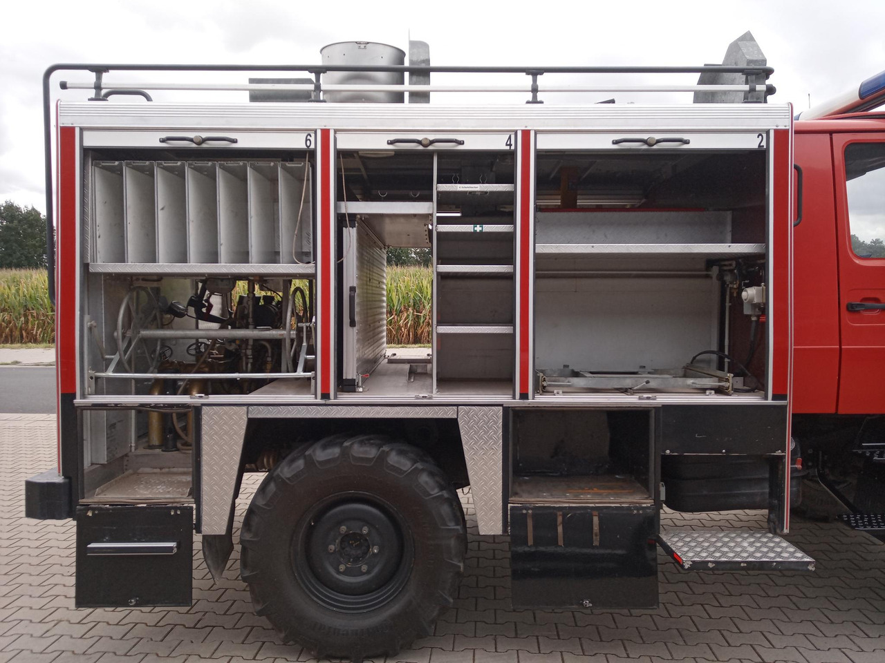 Camion de pompier Mercedes Benz Unimog U1300L Unimog Firetruck: photos 13