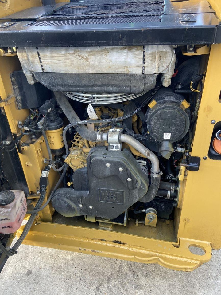 CAT 226 D3 (5867)  - Mini chargeuse: photos 5 CAT 226 D3 (5867)  - Mini chargeuse: photos 5