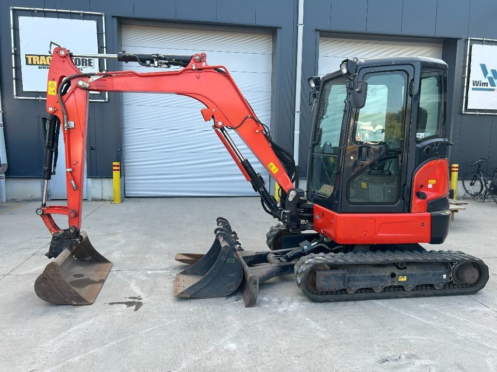 Kubota U 36-4 - Mini pelle: photos 1 Kubota U 36-4 - Mini pelle: photos 1