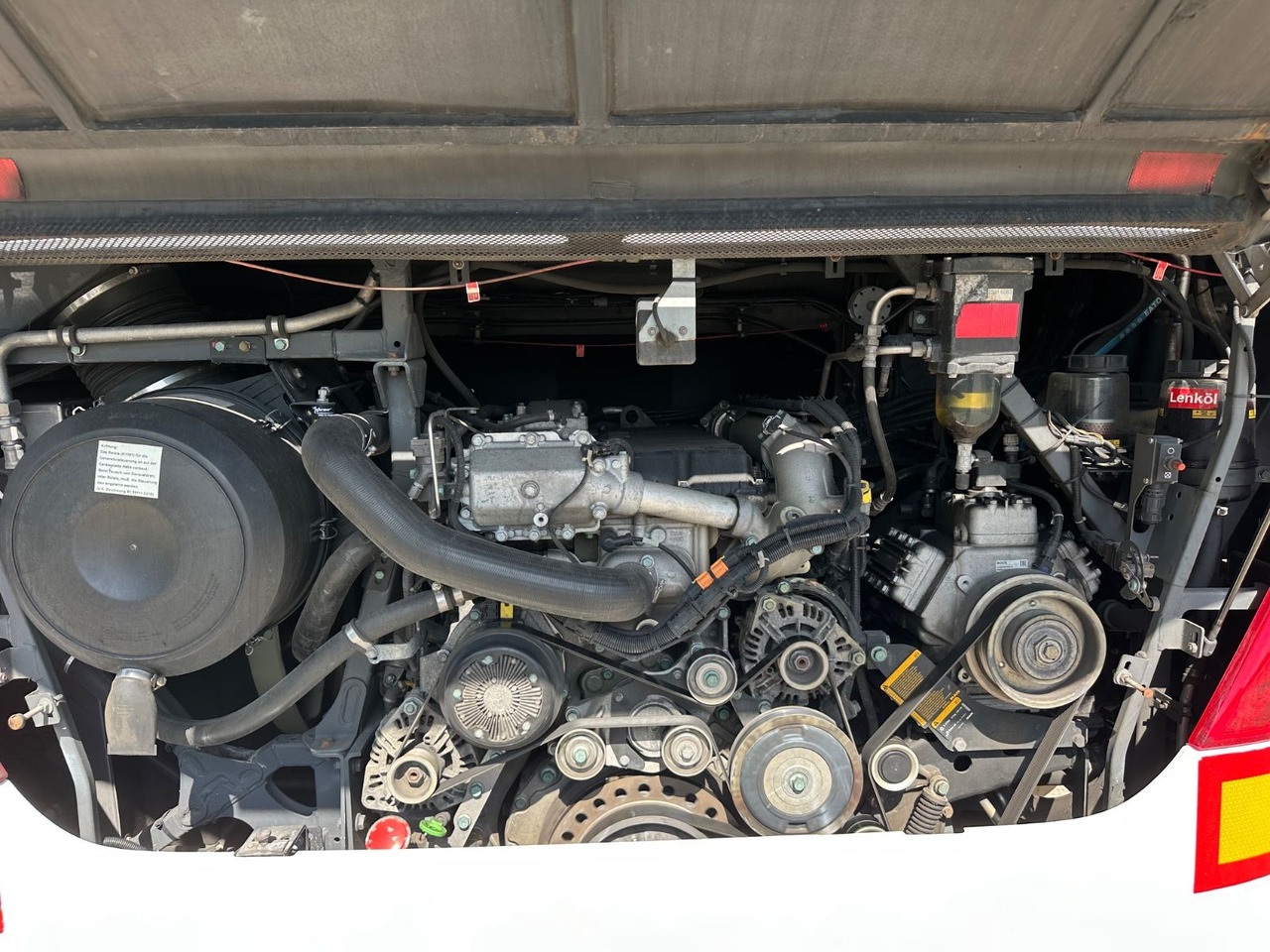 Neoplan P06 Skyliner L (83 Sitze*TOP*Motor Neu*Panorama) - Bus à impériale: photos 4 Neoplan P06 Skyliner L (83 Sitze*TOP*Motor Neu*Panorama) - Bus à impériale: photos 4